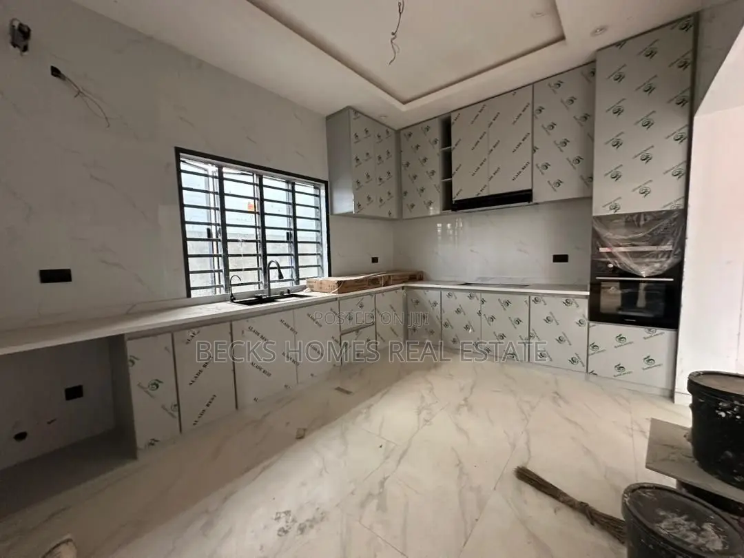 3bdrm Duplex in Adeniyi Jones for sale