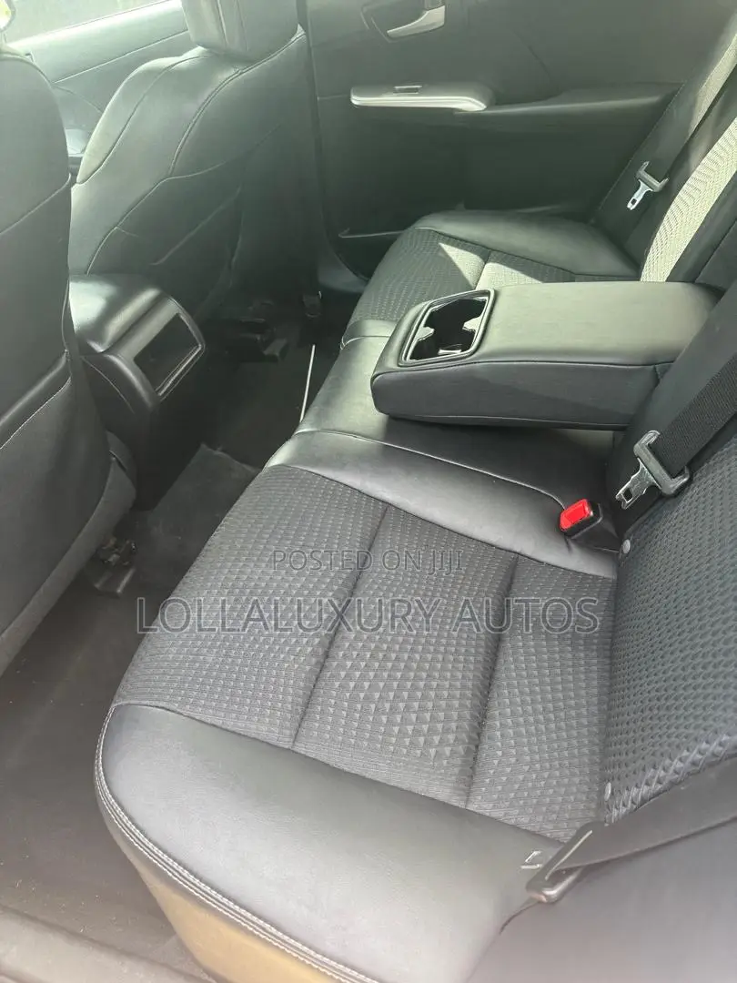Toyota Camry SE 4dr Sedan (2.5L 4cyl 6A) 2013 White