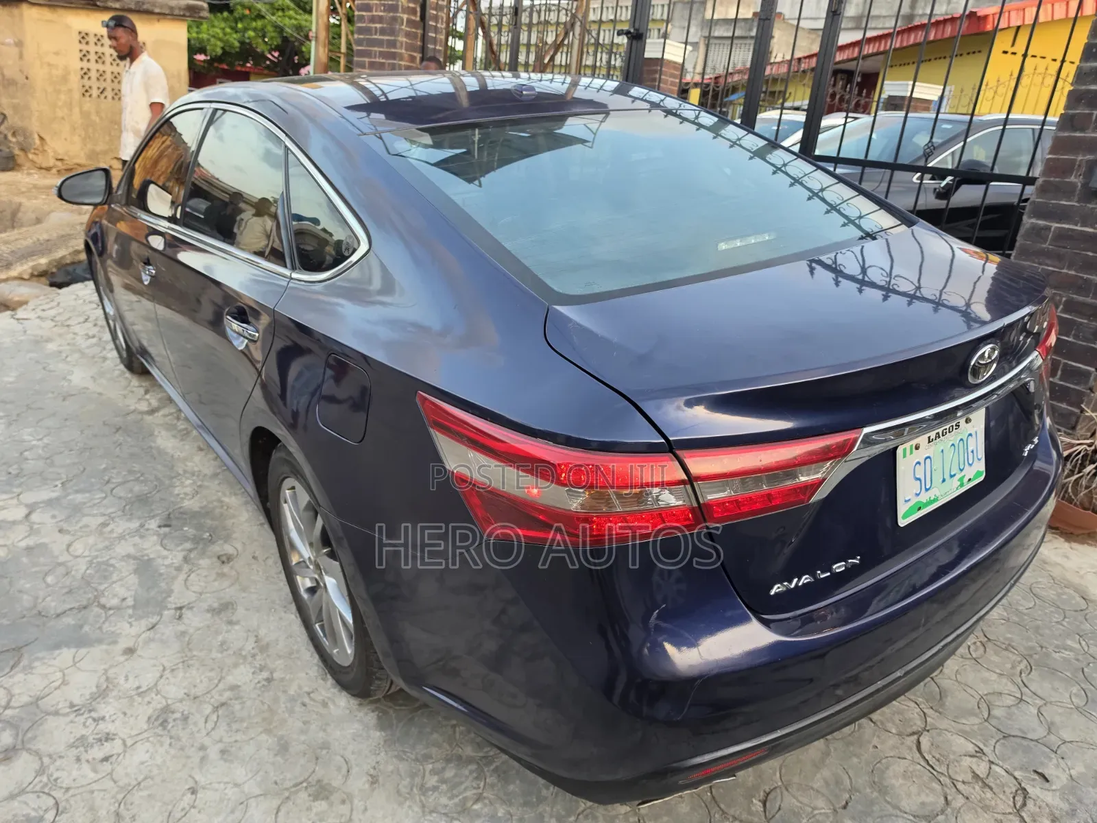 Toyota Avalon XLE Sedar FWD (3.5L 6cyl 6A) 2013 Blue