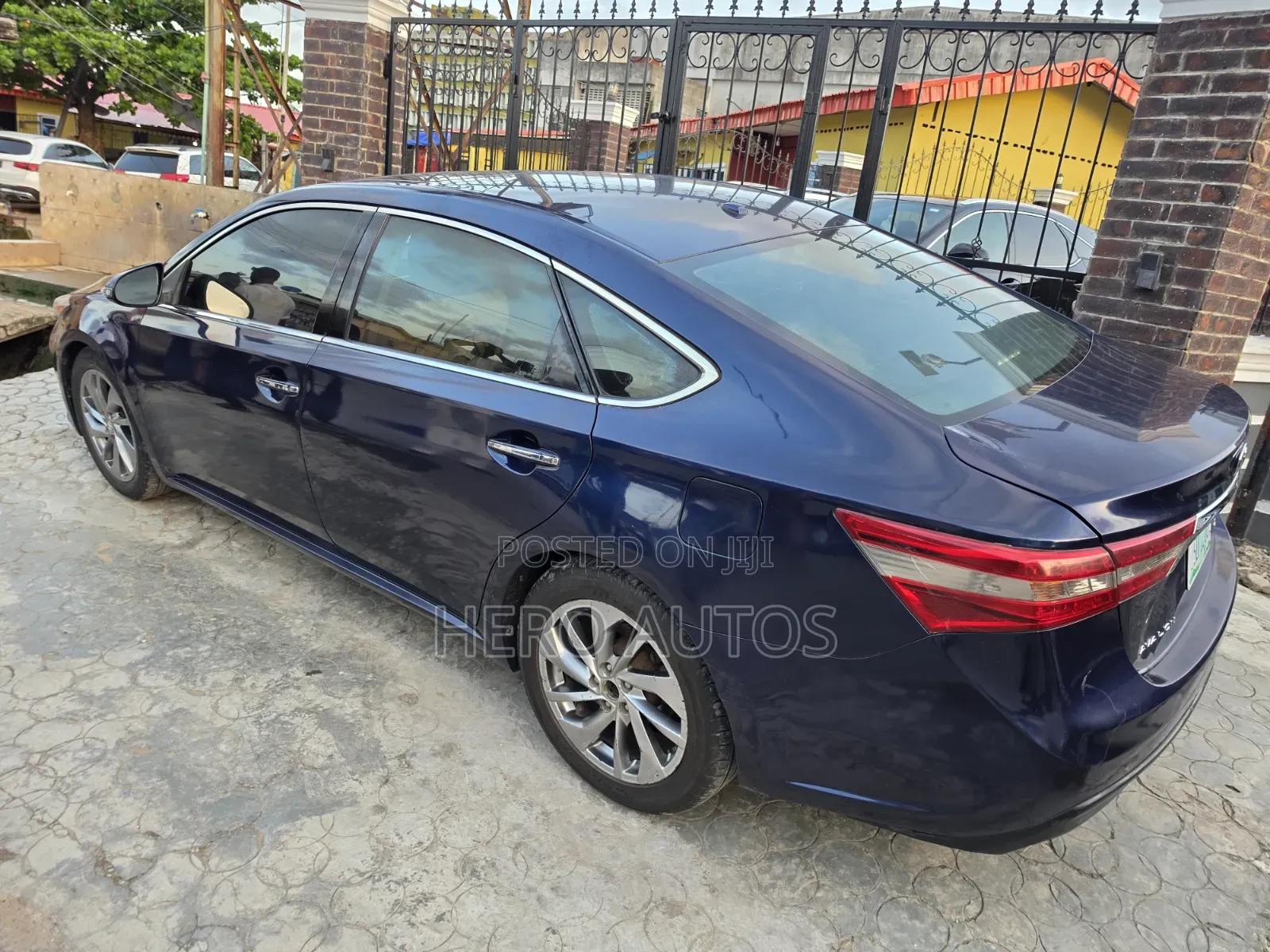Toyota Avalon XLE Sedar FWD (3.5L 6cyl 6A) 2013 Blue