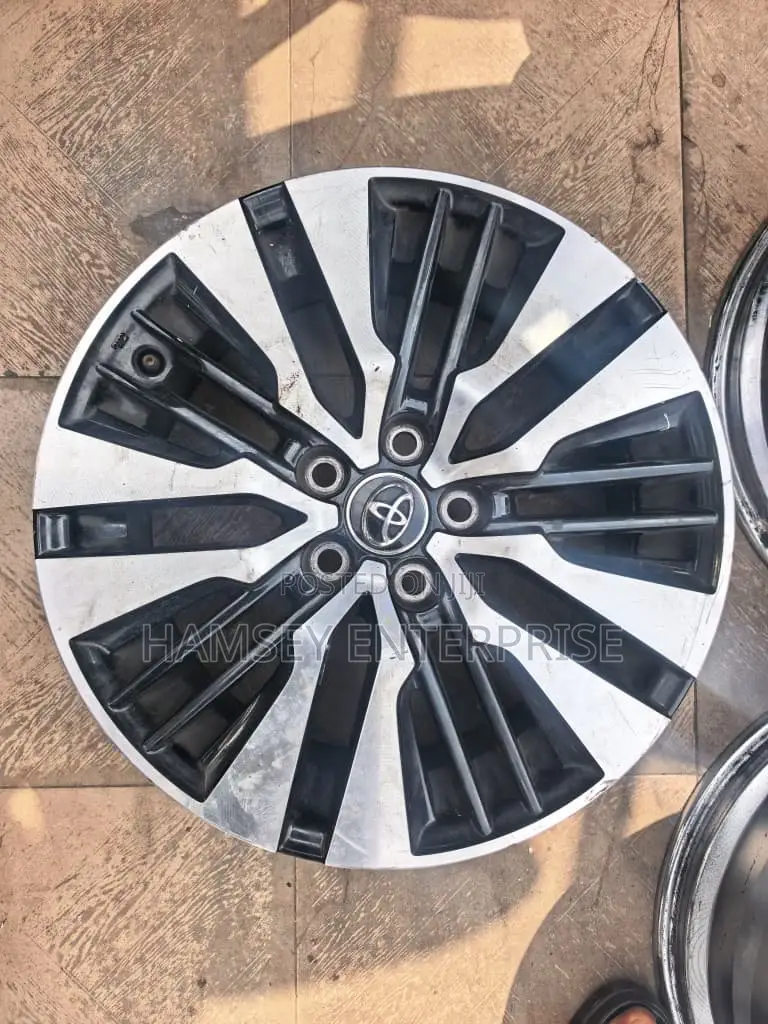 Toyota Hiace 2025 Rim 18