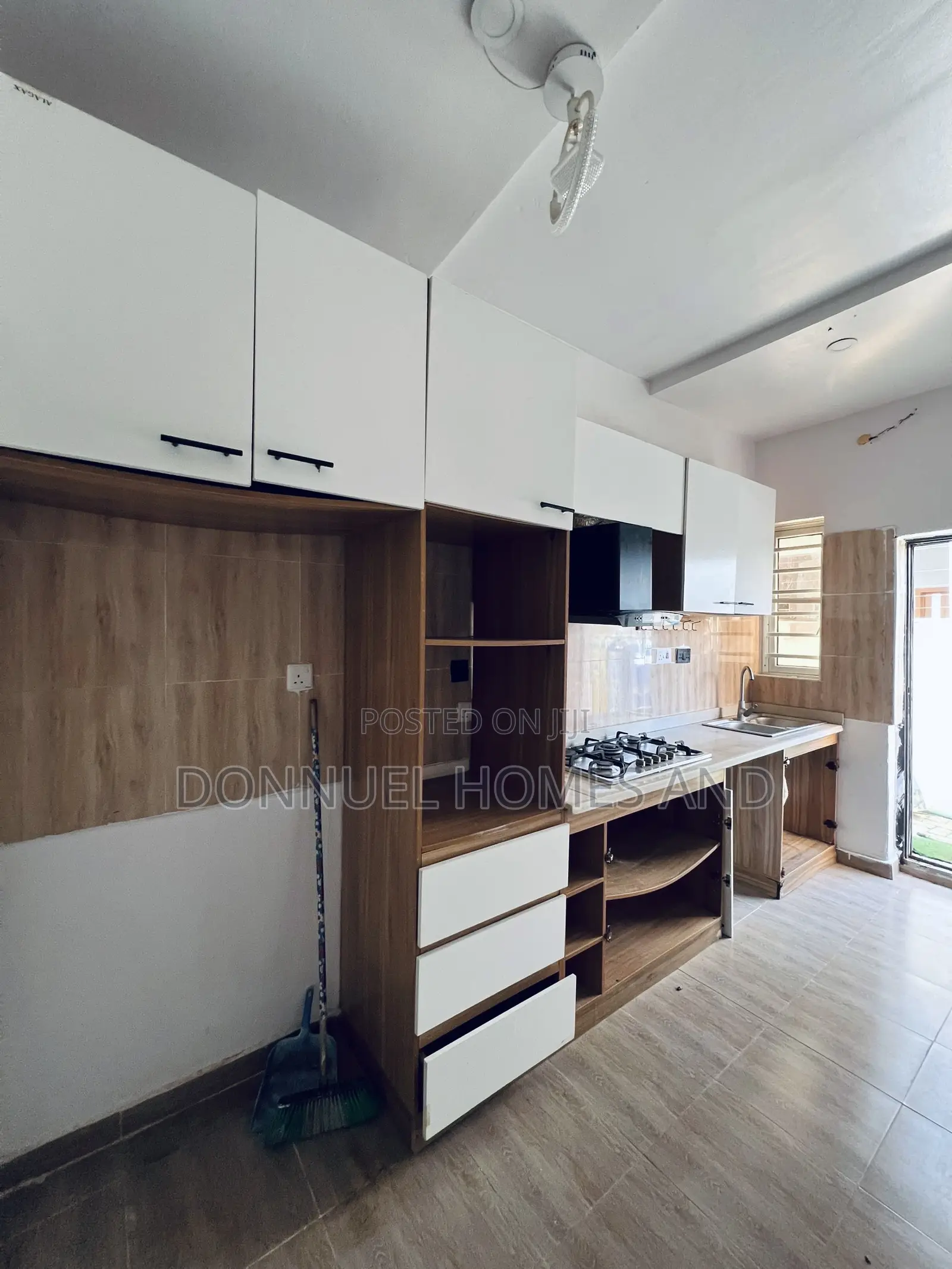 3bdrm Townhouse / Terrace in Ikota for rent