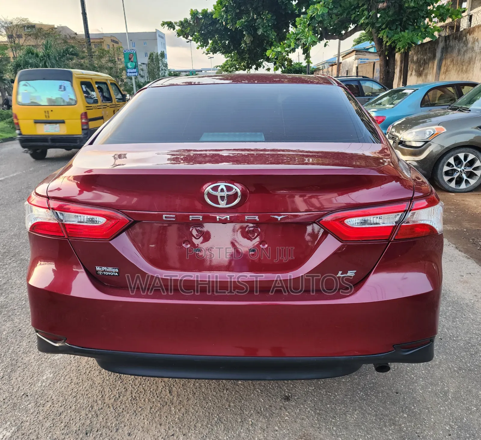 Toyota Camry LE FWD (2.5L 4cyl 8AM) 2018 Red