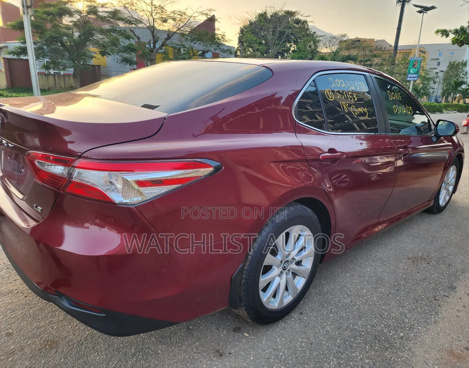 Toyota Camry LE FWD (2.5L 4cyl 8AM) 2018 Red
