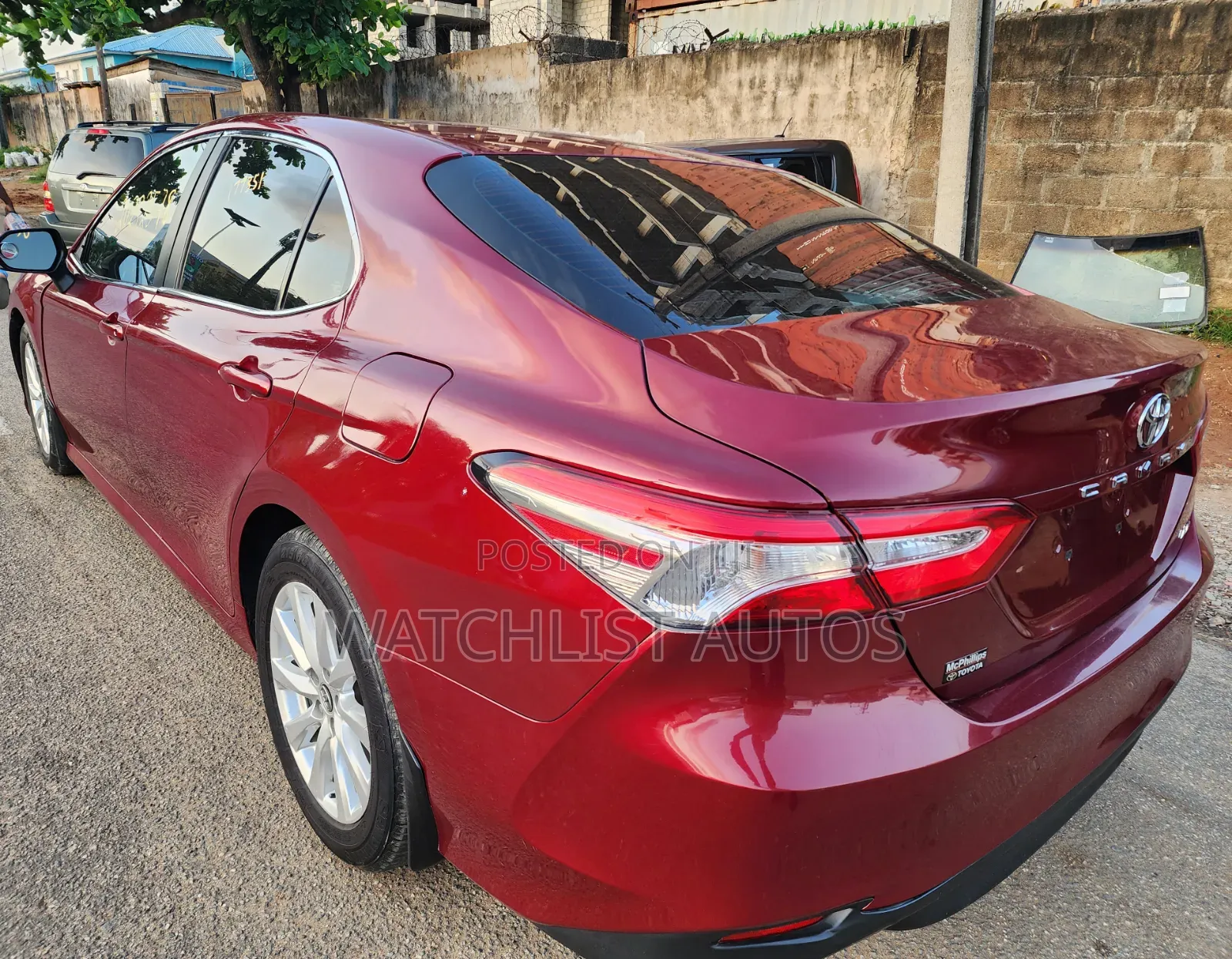 Toyota Camry LE FWD (2.5L 4cyl 8AM) 2018 Red