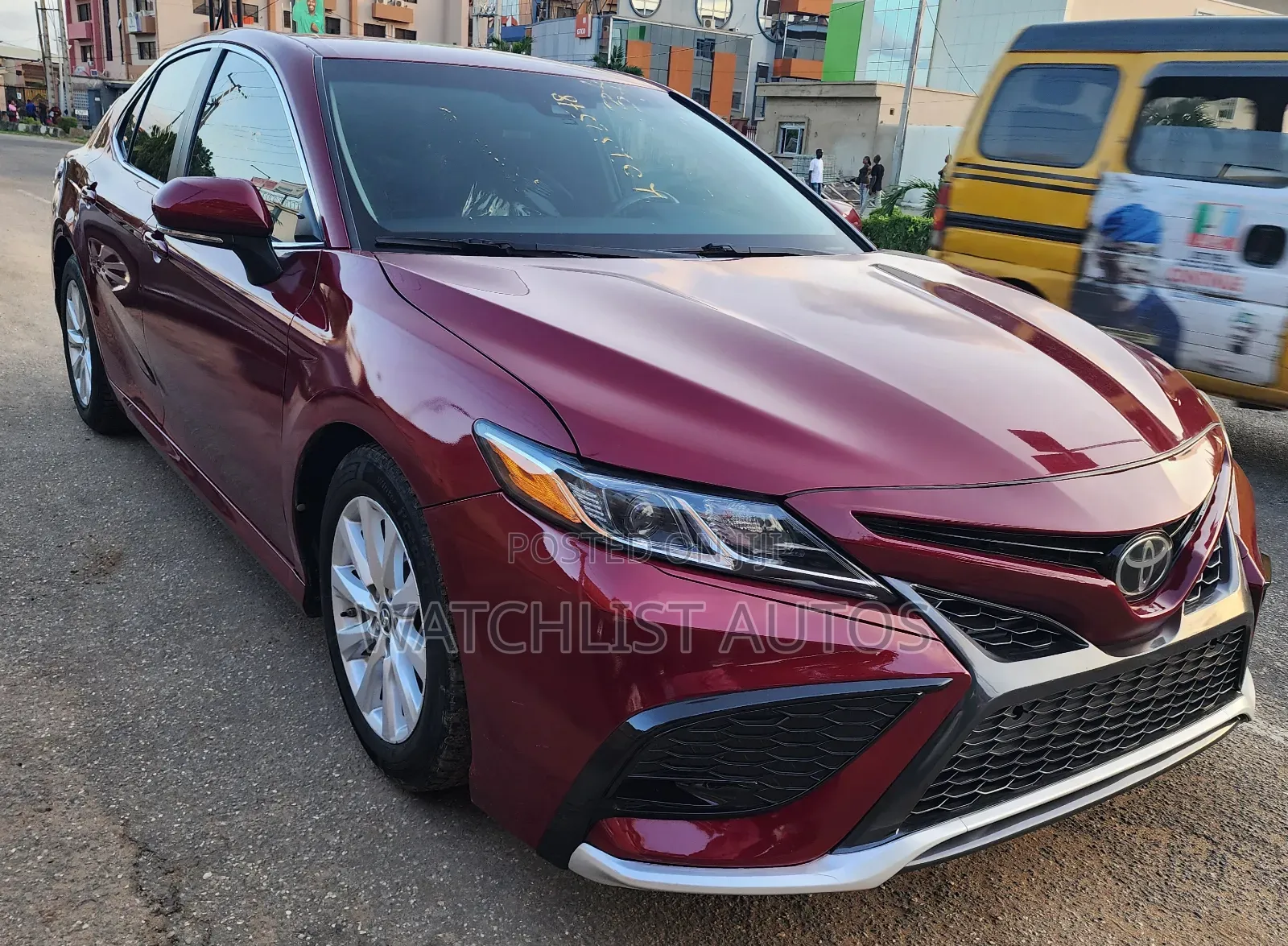 Toyota Camry LE FWD (2.5L 4cyl 8AM) 2018 Red
