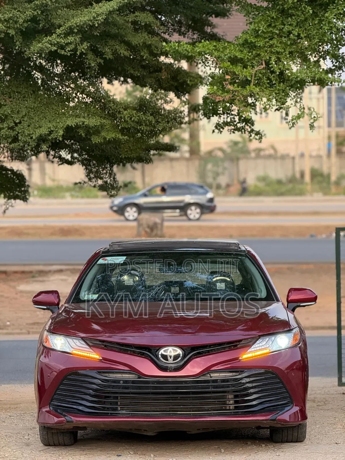 Toyota Camry XLE V6 (3.5L V6 8A) 2019 Burgundy