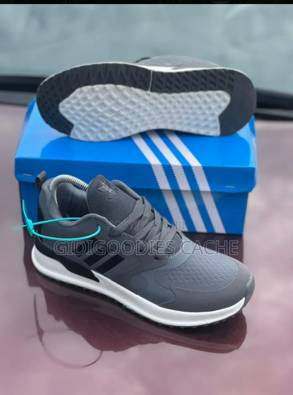 Running Mesh Sneakers With 3-Stripes in Size 40-46