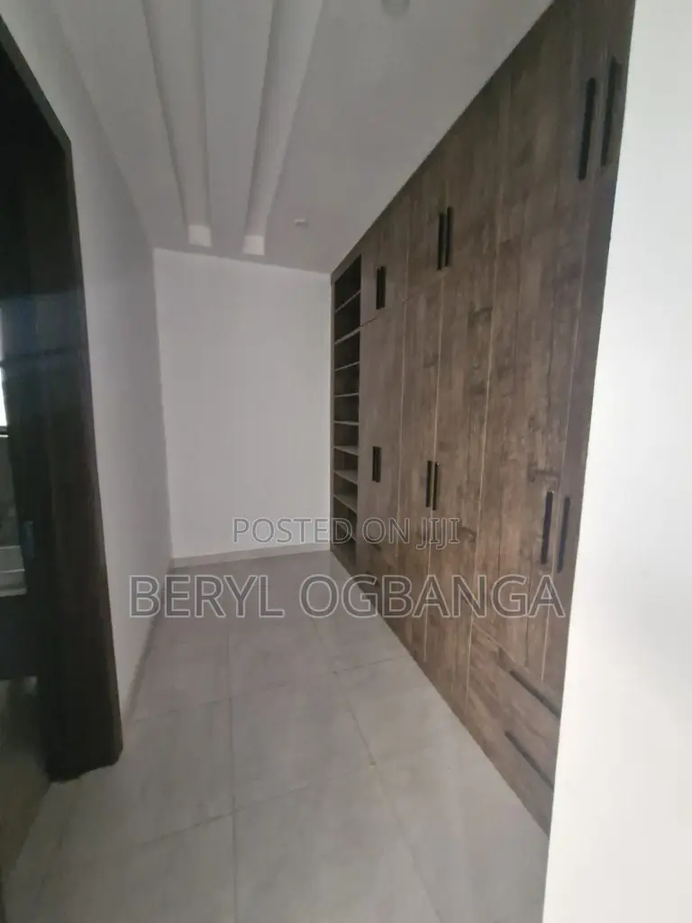5bdrm Duplex in Lekki Phase 1 for sale