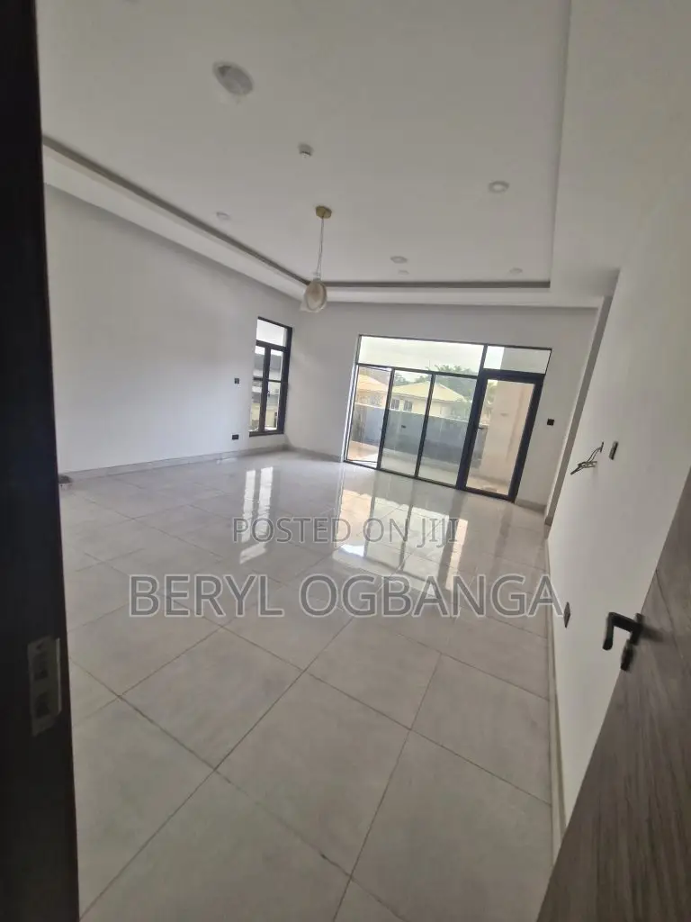 5bdrm Duplex in Lekki Phase 1 for sale