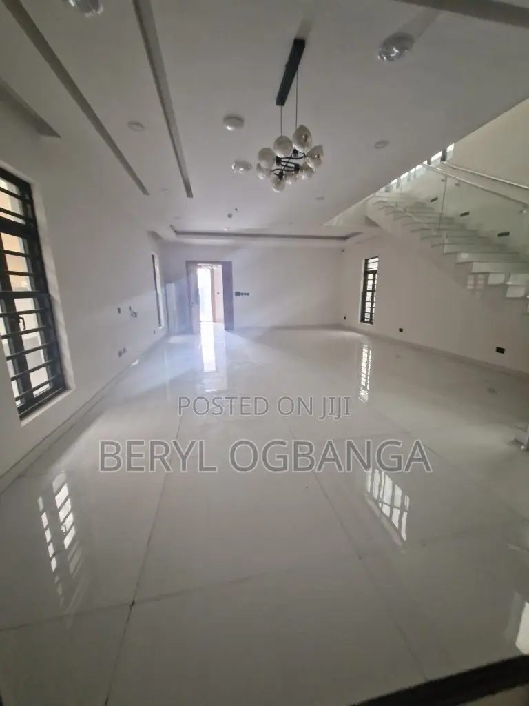 5bdrm Duplex in Lekki Phase 1 for sale