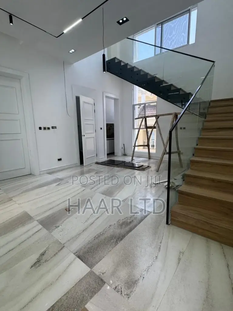 5bdrm Duplex in Osapa london for sale