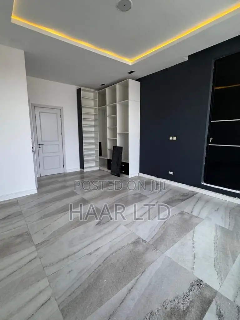 5bdrm Duplex in Osapa london for sale