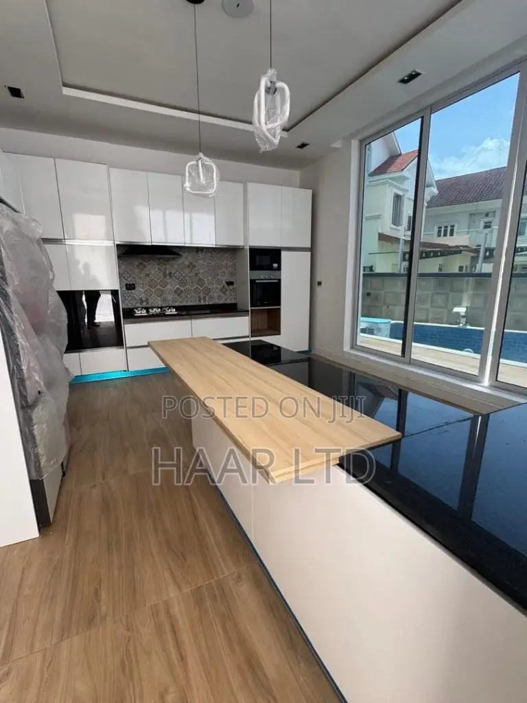 5bdrm Duplex in Osapa london for sale