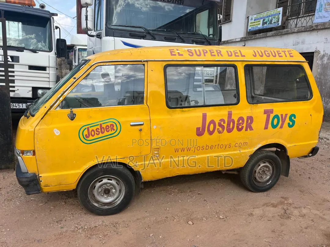 Nissan Vanette 1996 Yellow