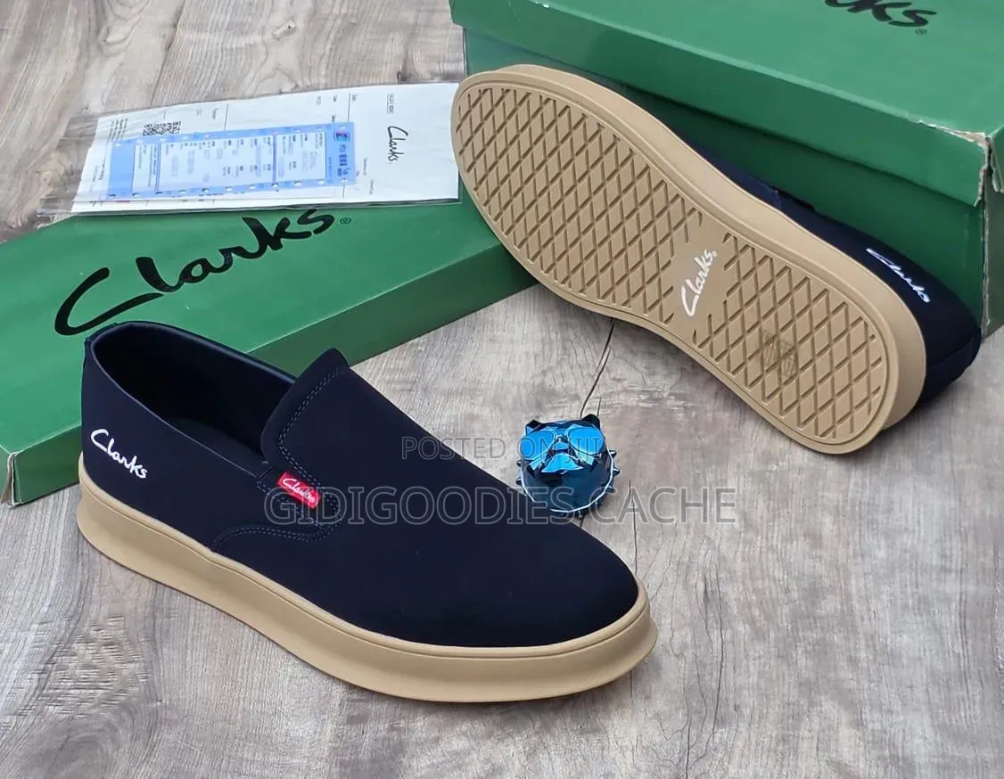 Clarks Slip-on Canvas Sneakers With a Brown Sole Size 40-46