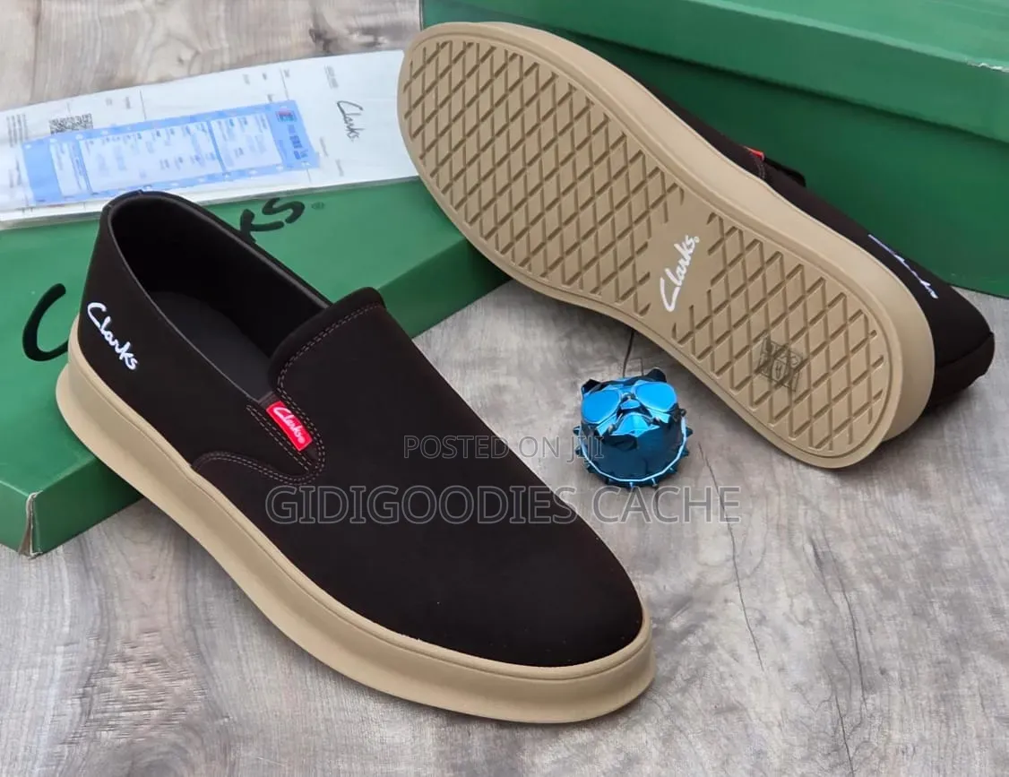 Clarks Slip-on Canvas Sneakers With a Brown Sole Size 40-46