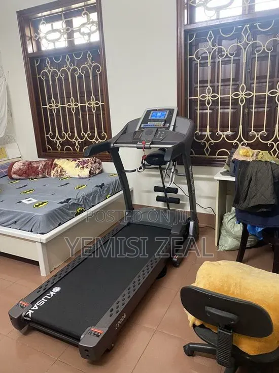 2.5hp Treadmill With Bluetooth and Dumbbell for Home and Commercial
