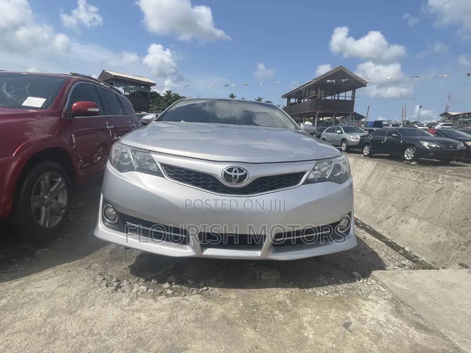 Toyota Camry SE V6 4dr Sedan (3.5L 6cyl 6A) 2013 Silver