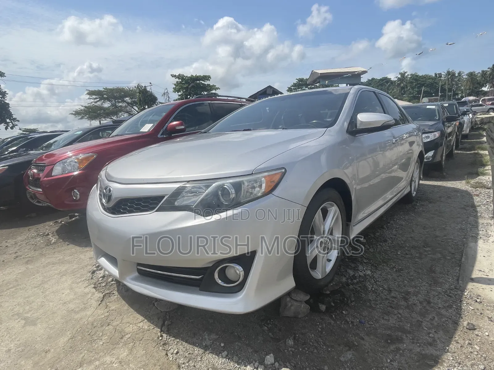Toyota Camry SE V6 4dr Sedan (3.5L 6cyl 6A) 2013 Silver