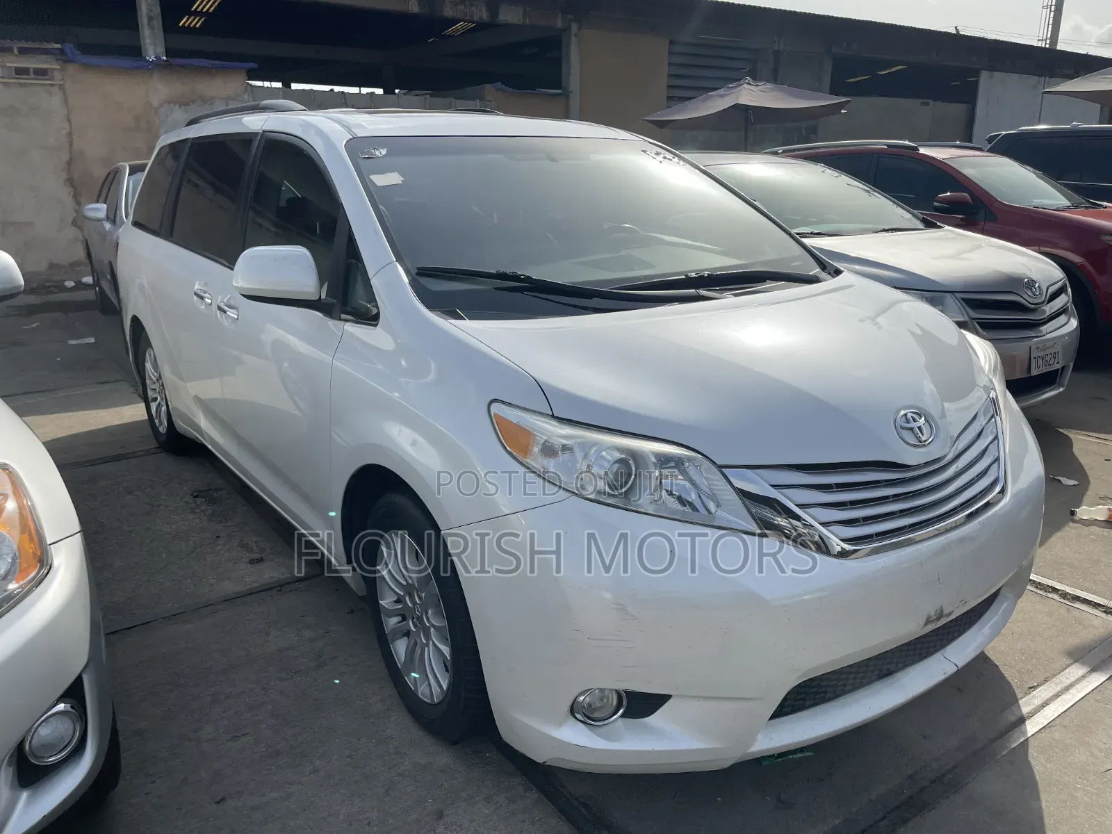 Toyota Sienna XLE 7-Passenger 4dr Minivan AWD (3.5L 6cyl 6A) 2015 White