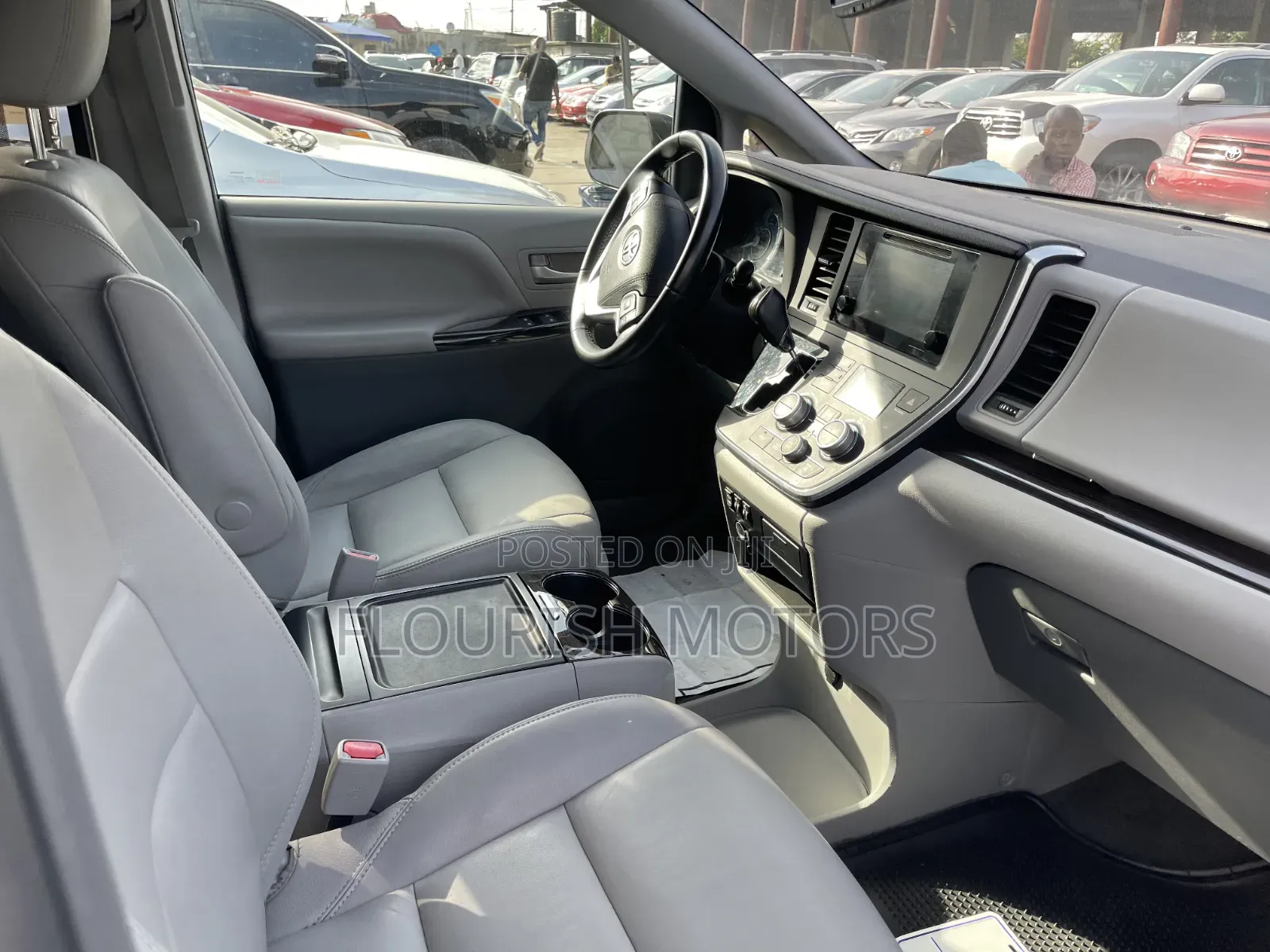 Toyota Sienna XLE 7-Passenger 4dr Minivan AWD (3.5L 6cyl 6A) 2015 White