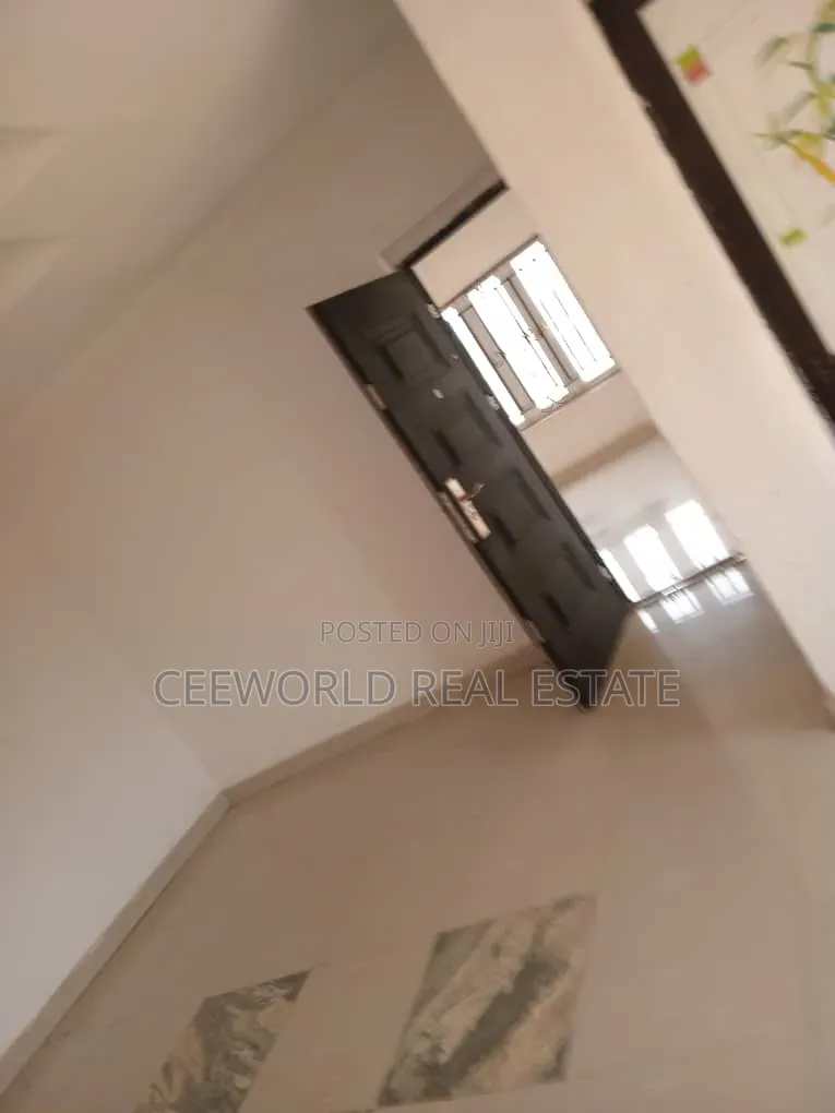 To Let / Lease Very Wide Office Space With 5 Office Space