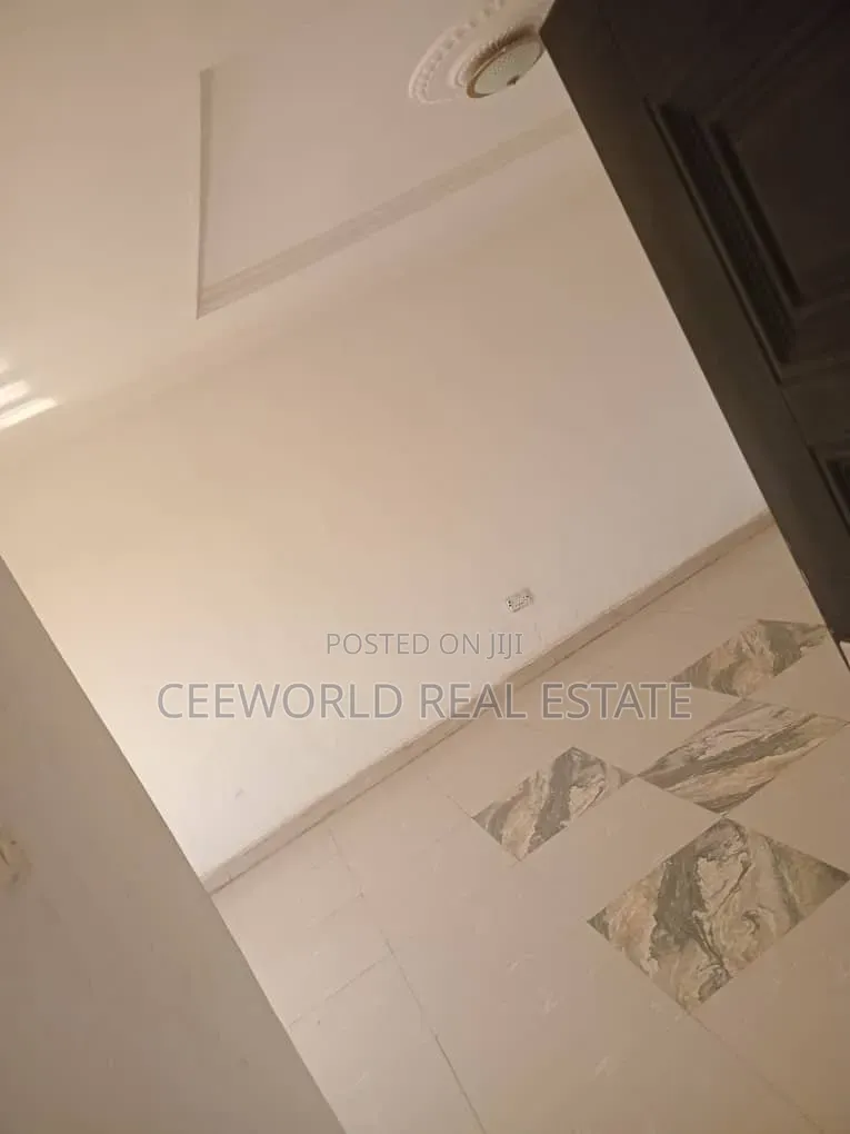 To Let / Lease Very Wide Office Space With 5 Office Space
