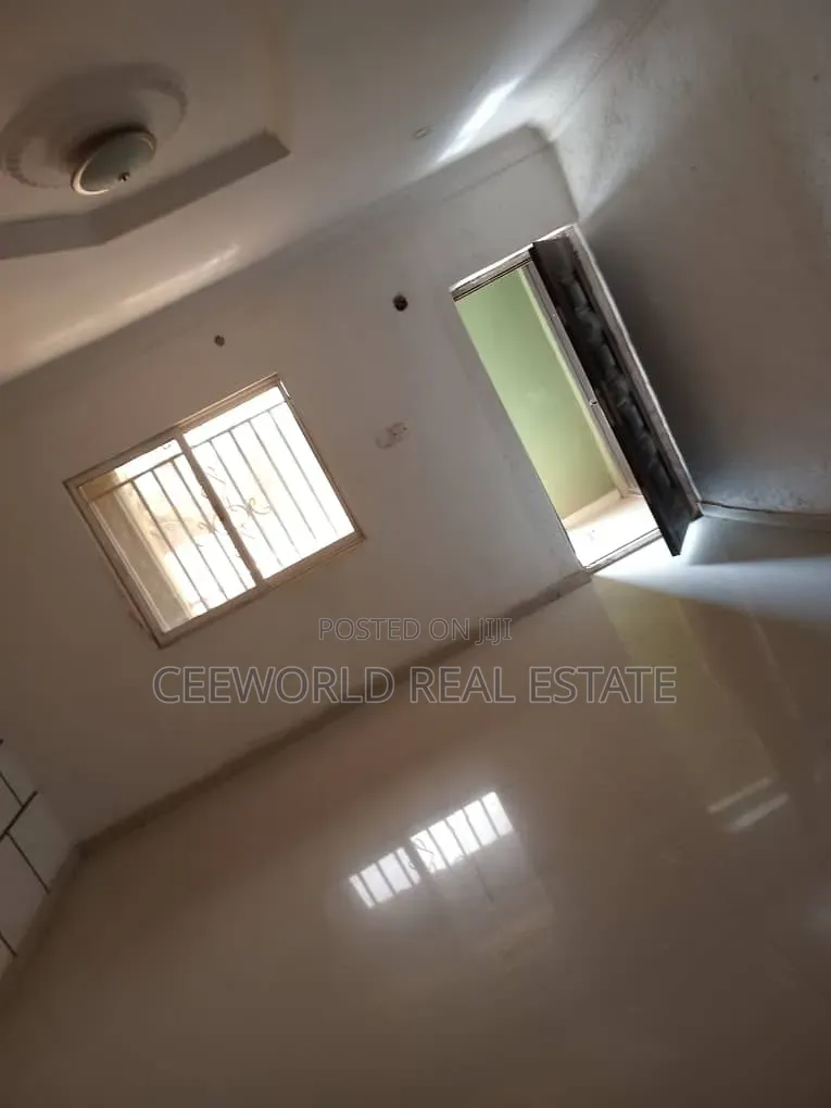 To Let / Lease Very Wide Office Space With 5 Office Space