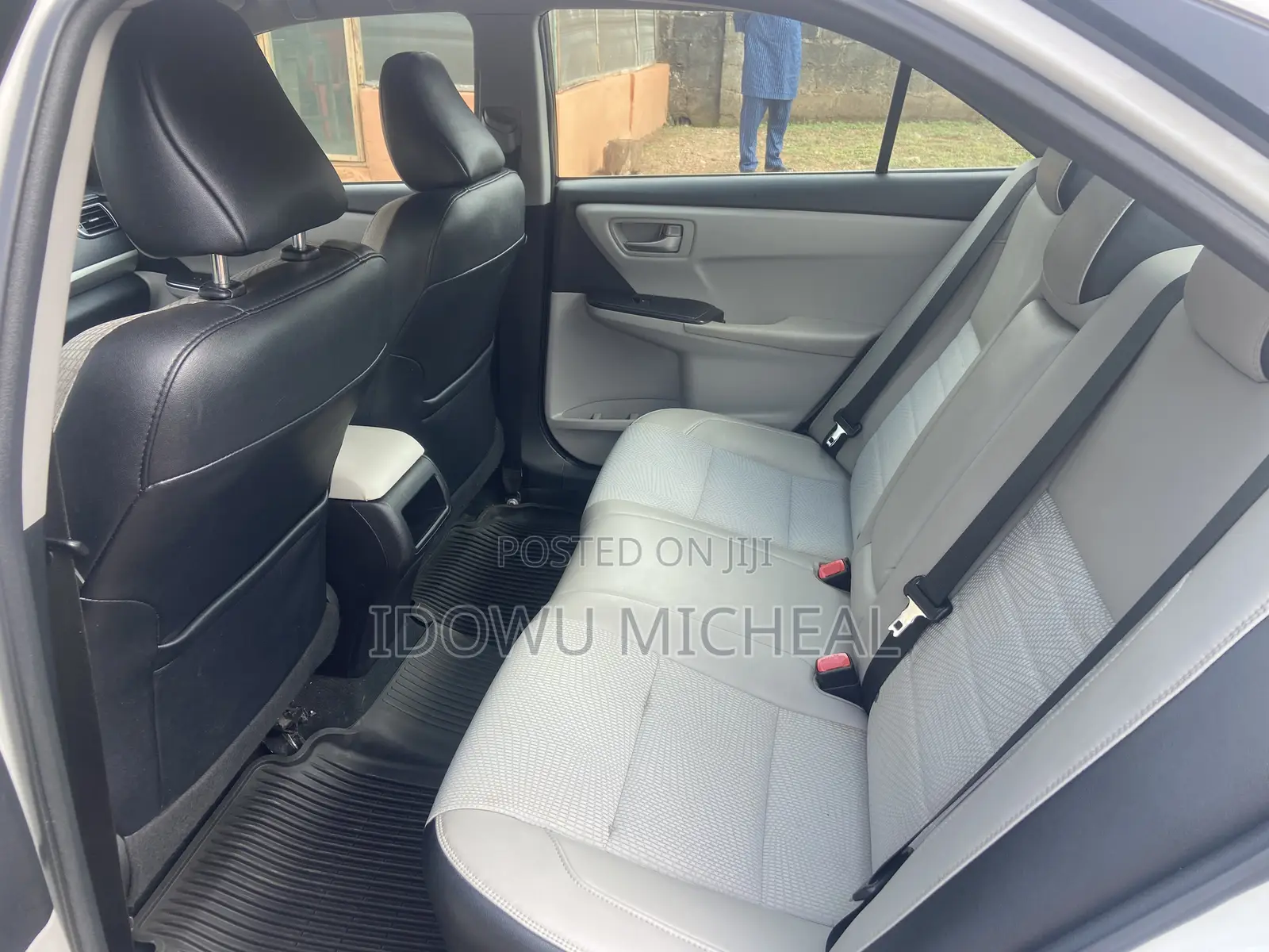 Toyota Camry SE 4dr Sedan (2.5L 4cyl 6A) 2017 White