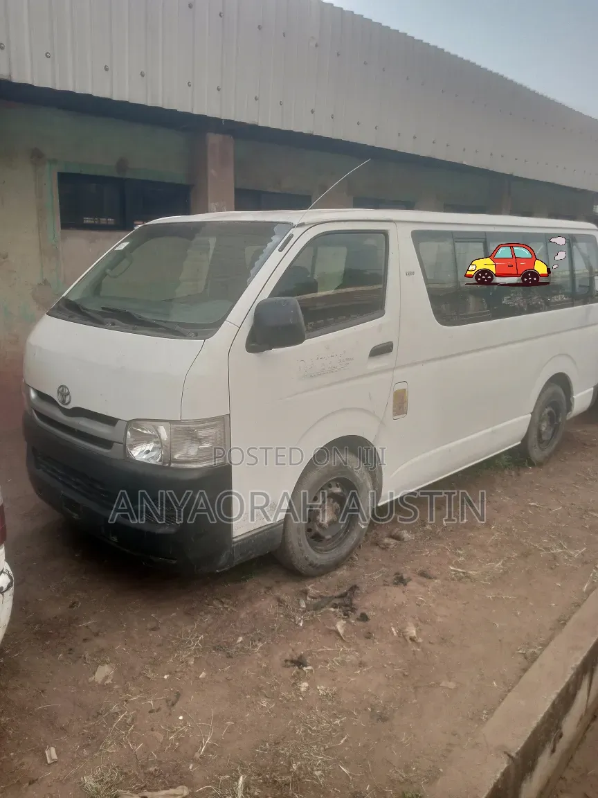 Toyota HiAce 2006 White