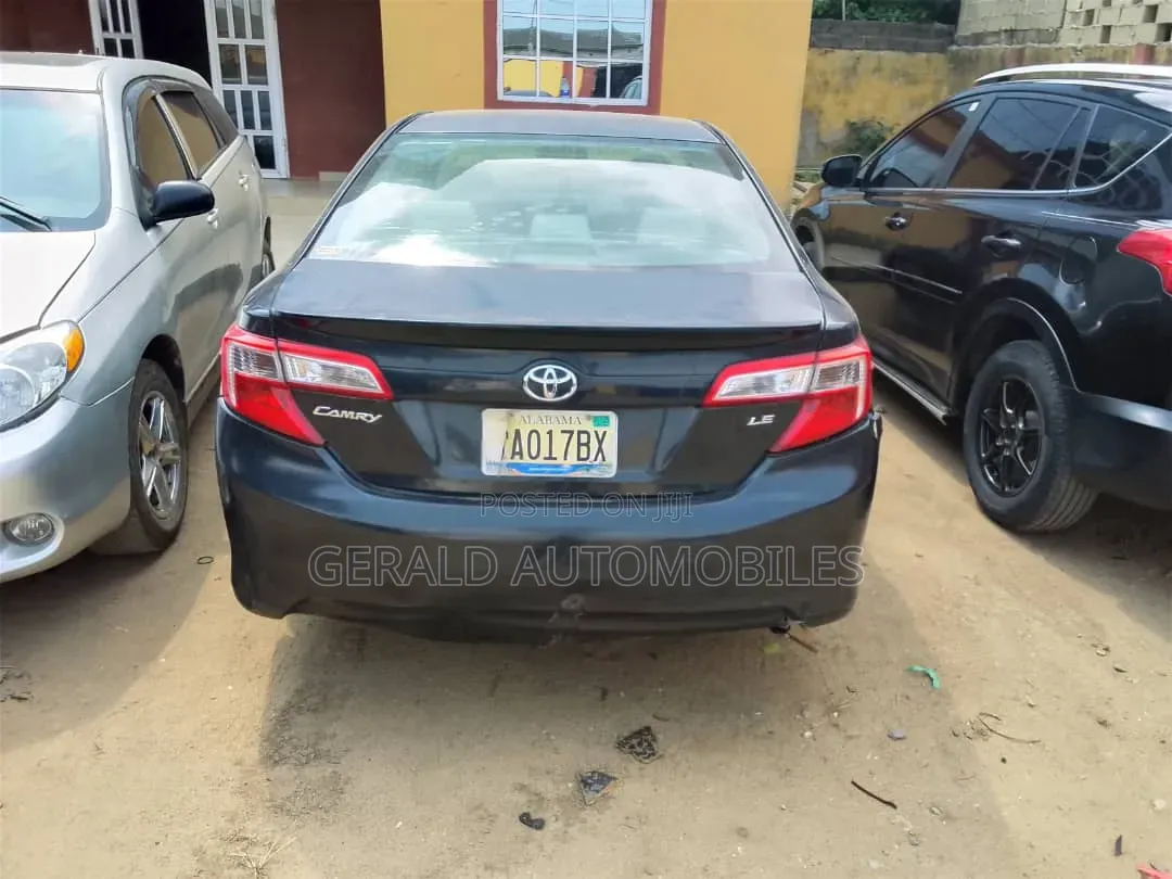 Toyota Camry LE 4dr Sedan (2.5L 4cyl 6A) 2012 Gray