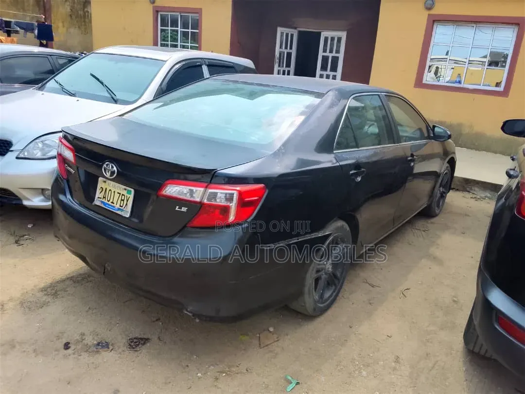 Toyota Camry LE 4dr Sedan (2.5L 4cyl 6A) 2012 Gray