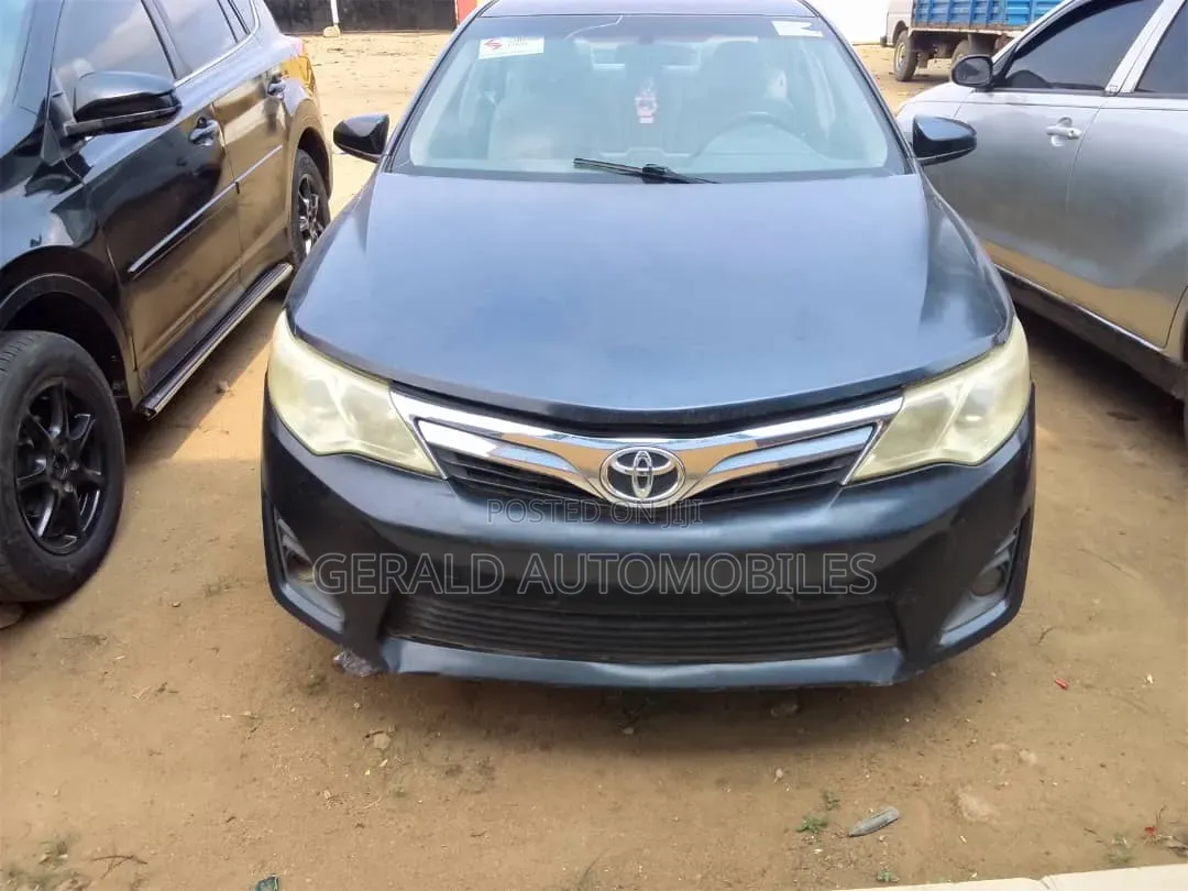 Toyota Camry LE 4dr Sedan (2.5L 4cyl 6A) 2012 Gray