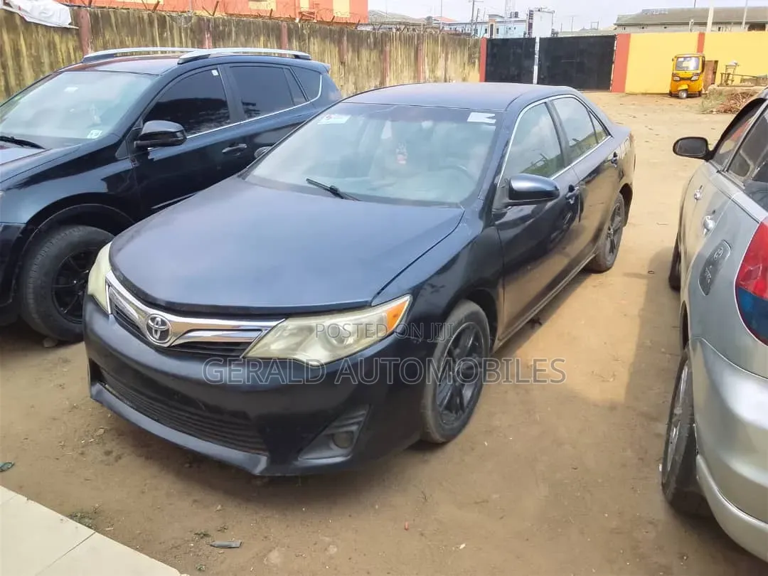 Toyota Camry LE 4dr Sedan (2.5L 4cyl 6A) 2012 Gray