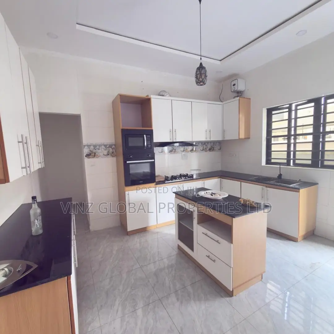 5bdrm Duplex in Lekki for rent
