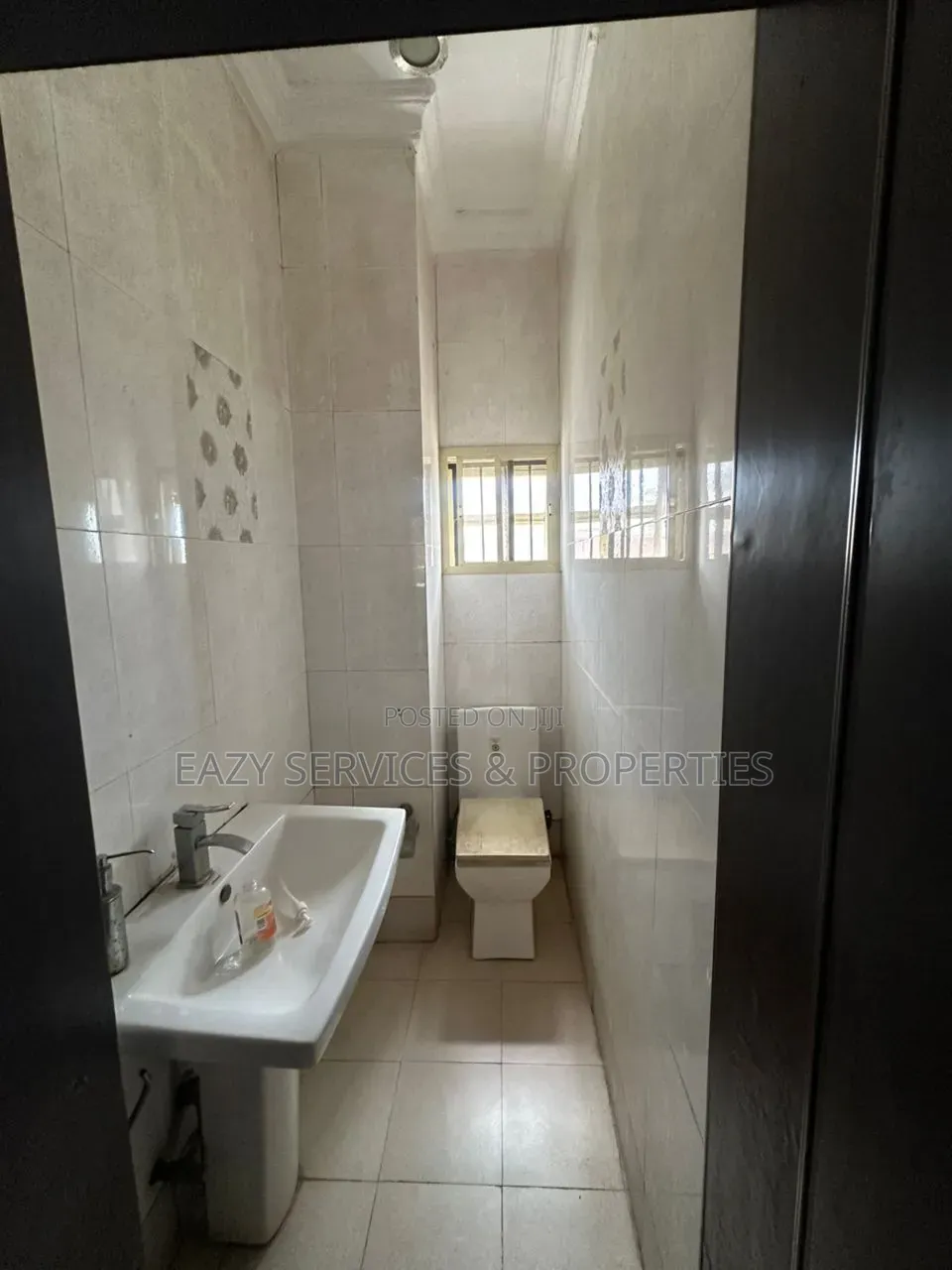 1bdrm Shared Apartment in Gated And Secured, Chevron for rent