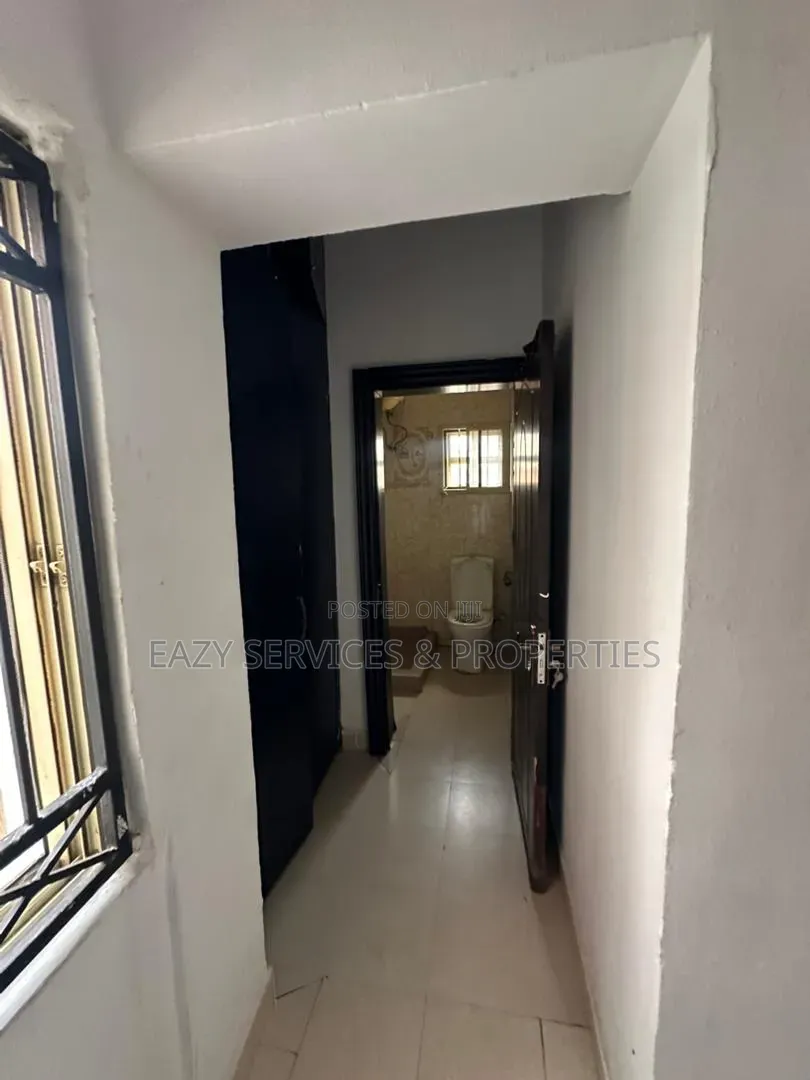 1bdrm Shared Apartment in Gated And Secured, Chevron for rent