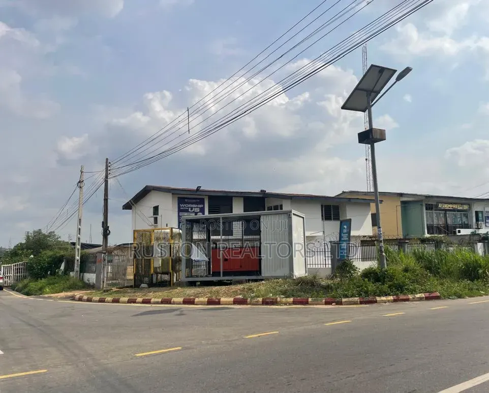 Commercial Property Directly on the Road