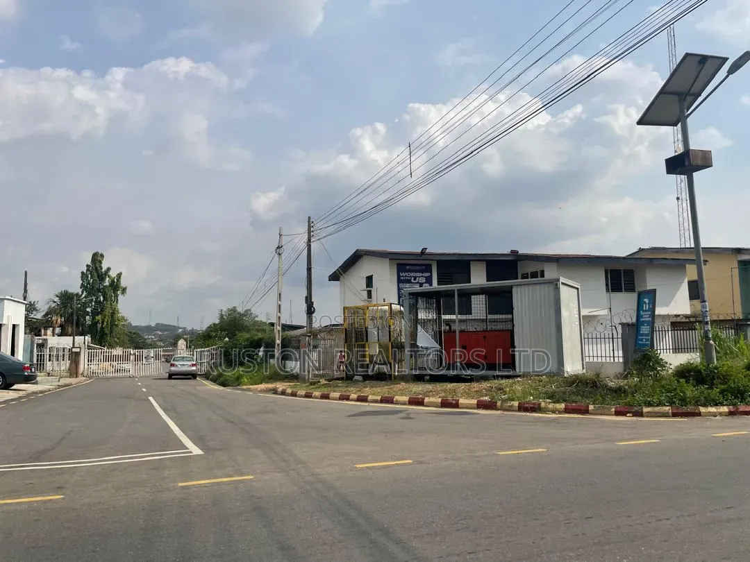 Commercial Property Directly on the Road