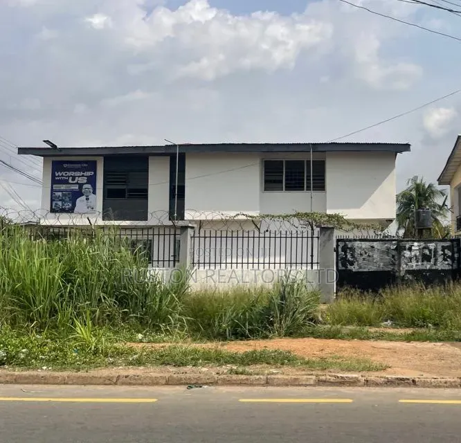 Commercial Property Directly on the Road