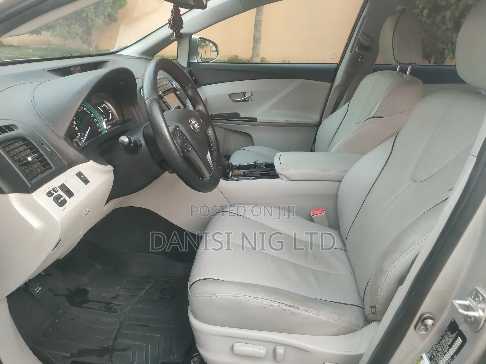 Toyota Venza XLE 4dr Wagon AWD (3.5L 6cyl 6A) 2014 Silver