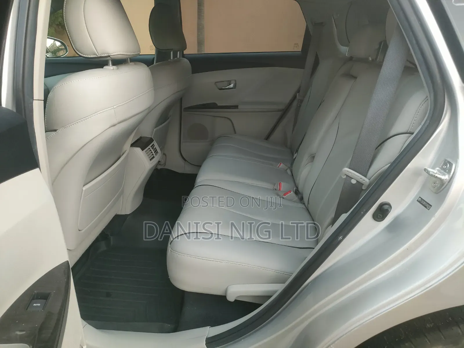 Toyota Venza XLE 4dr Wagon AWD (3.5L 6cyl 6A) 2014 Silver