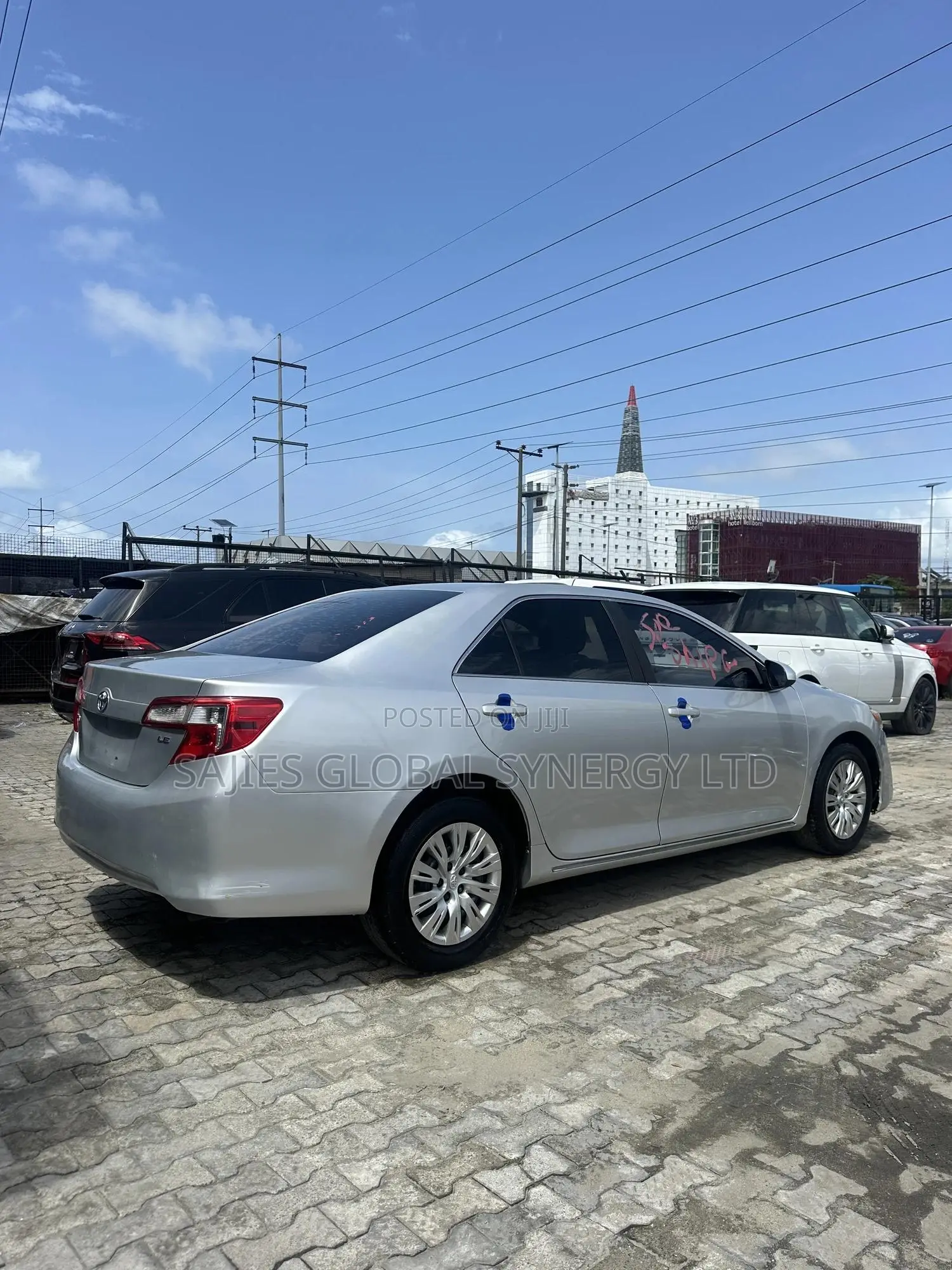 Toyota Camry LE 4dr Sedan (2.5L 4cyl 6A) 2013 Silver