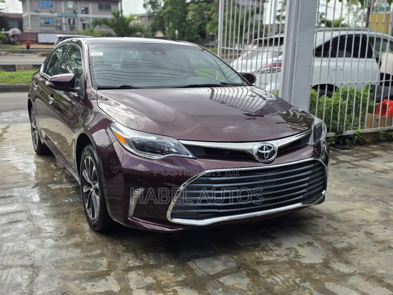 Toyota Avalon XLE FWDSedan (3.6L 6cyl 6A) 2016 Burgundy
