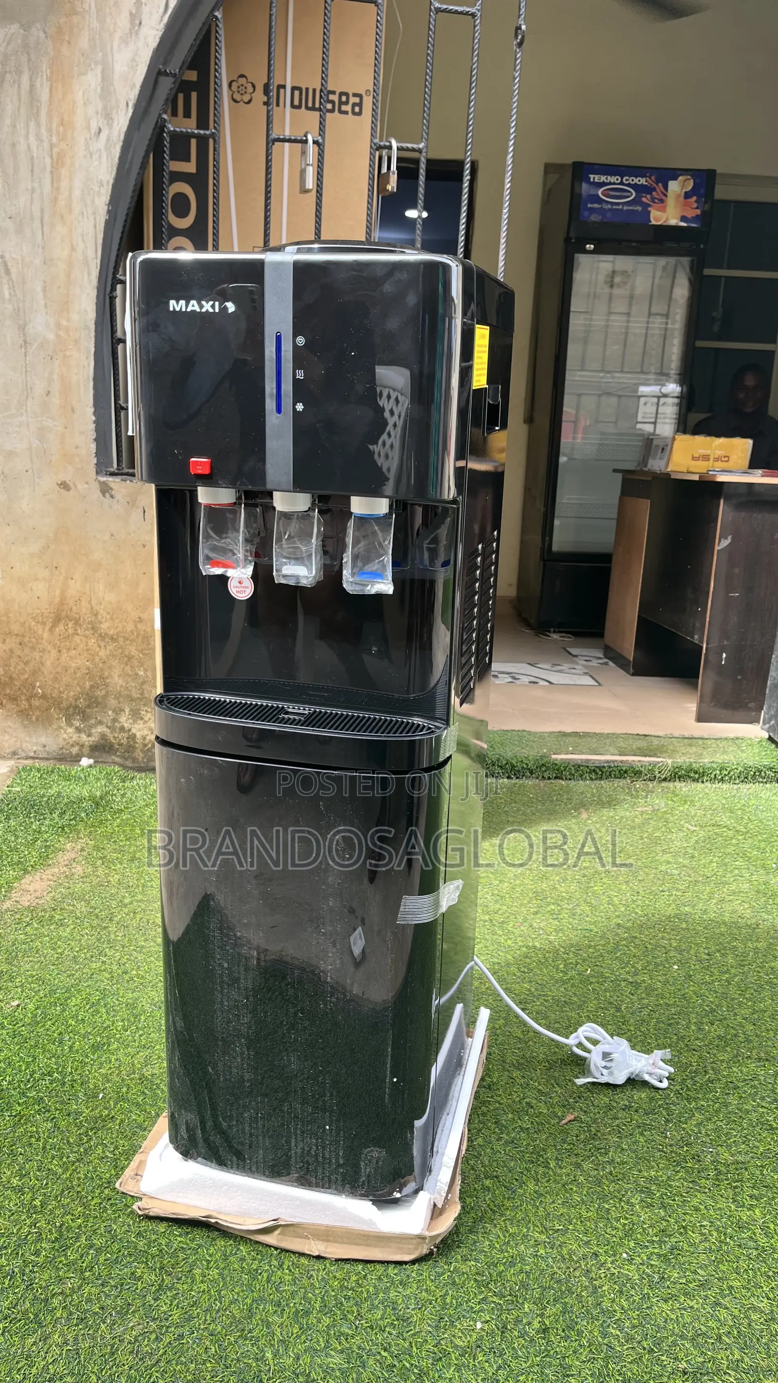 Maxi Water Dispenser Yl2382s-B – Reliable Compact Water Unit