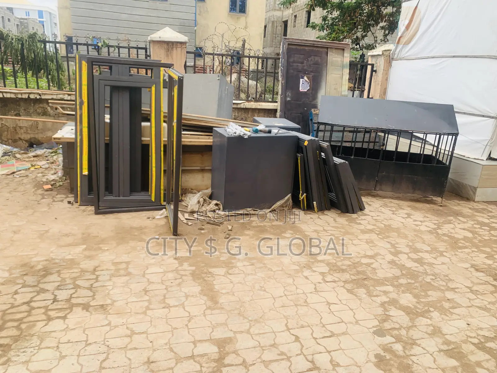 A Empty Space 40fit Is for Rent in Gudu Busy Area