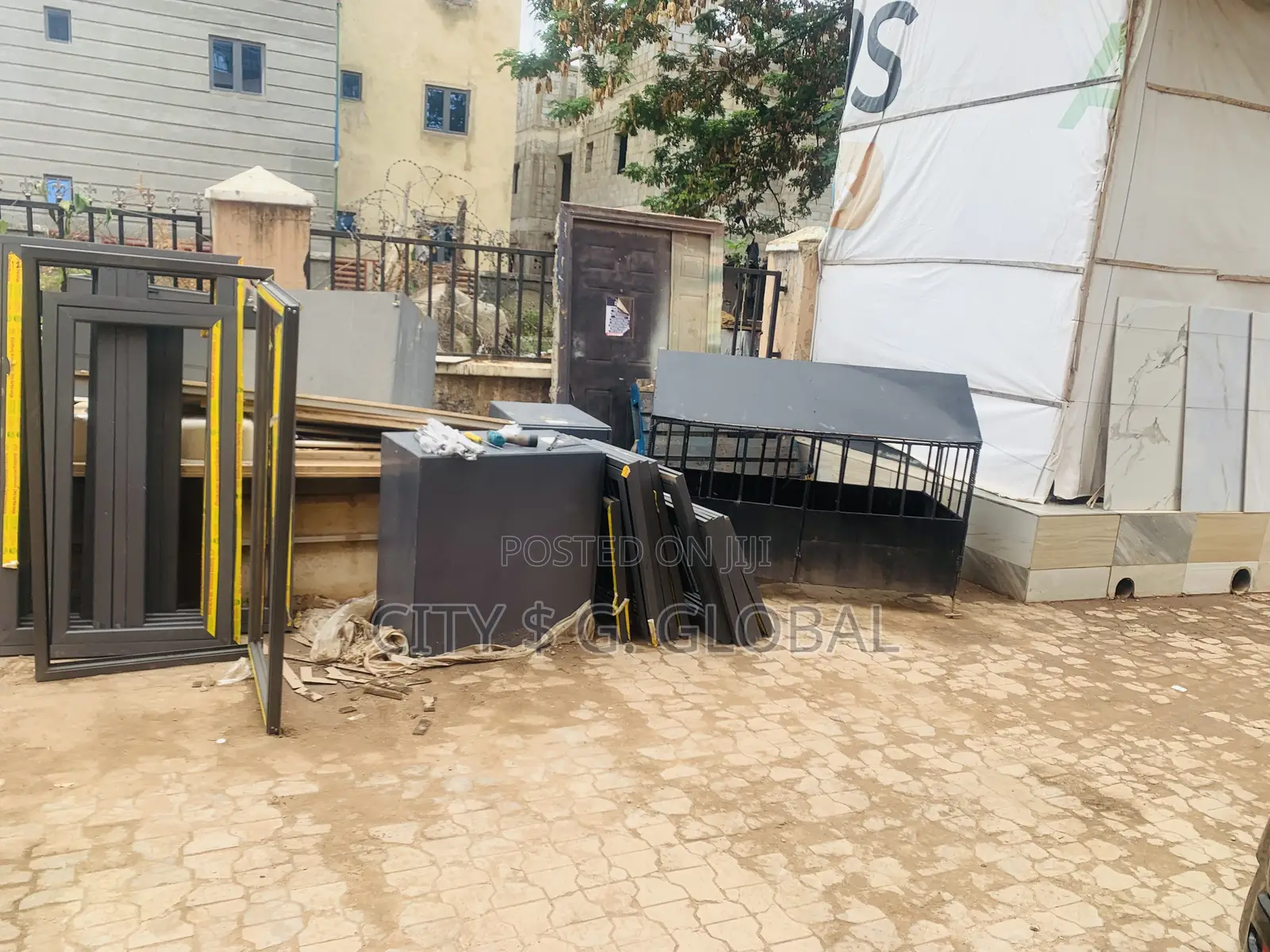 A Empty Space 40fit Is for Rent in Gudu Busy Area