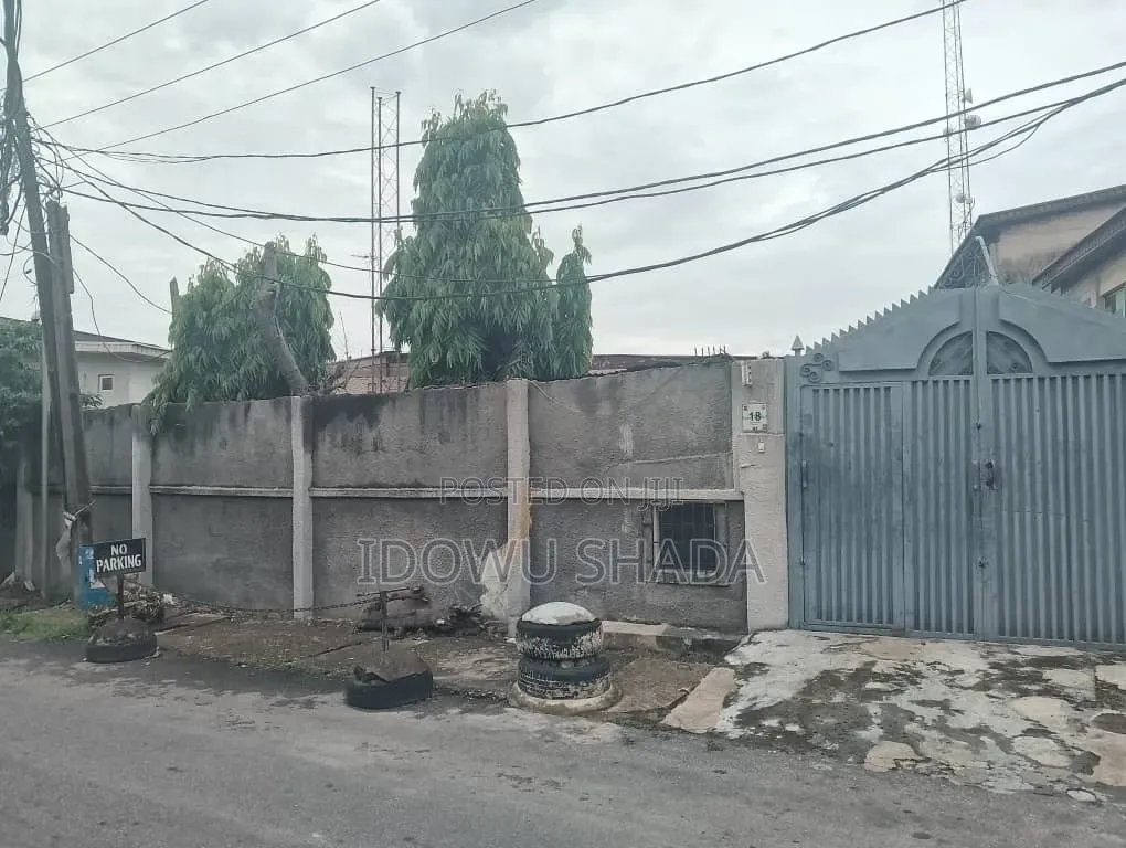 5bdrm House in Obafemi Awolowo Way for sale