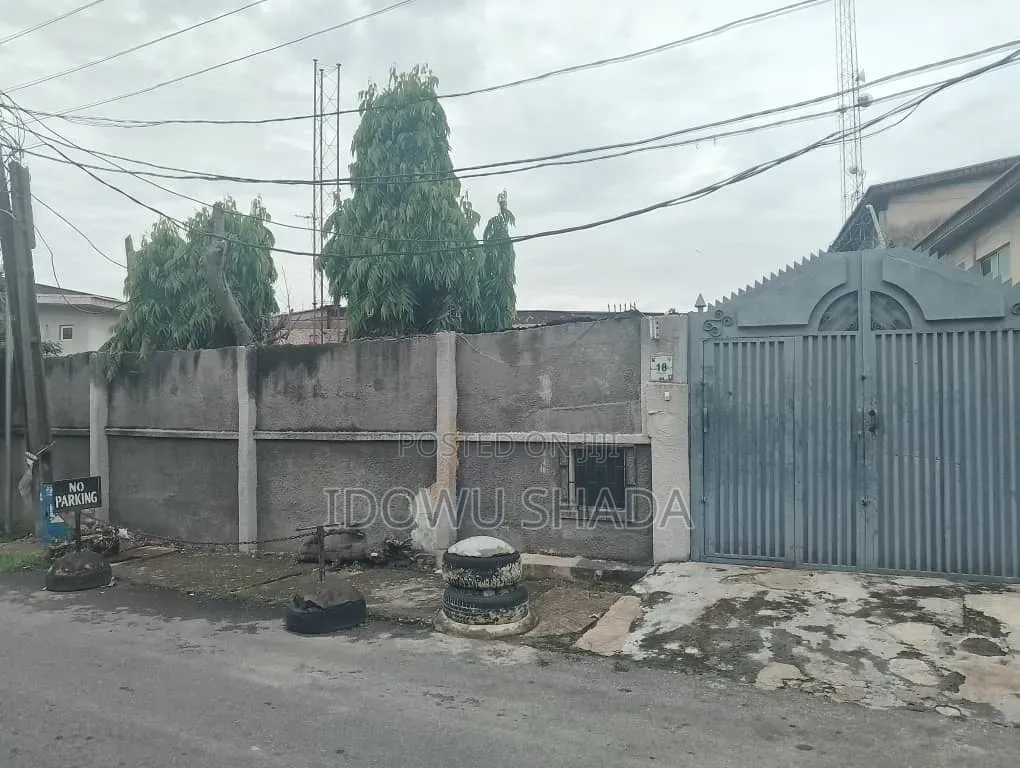 5bdrm House in Obafemi Awolowo Way for sale